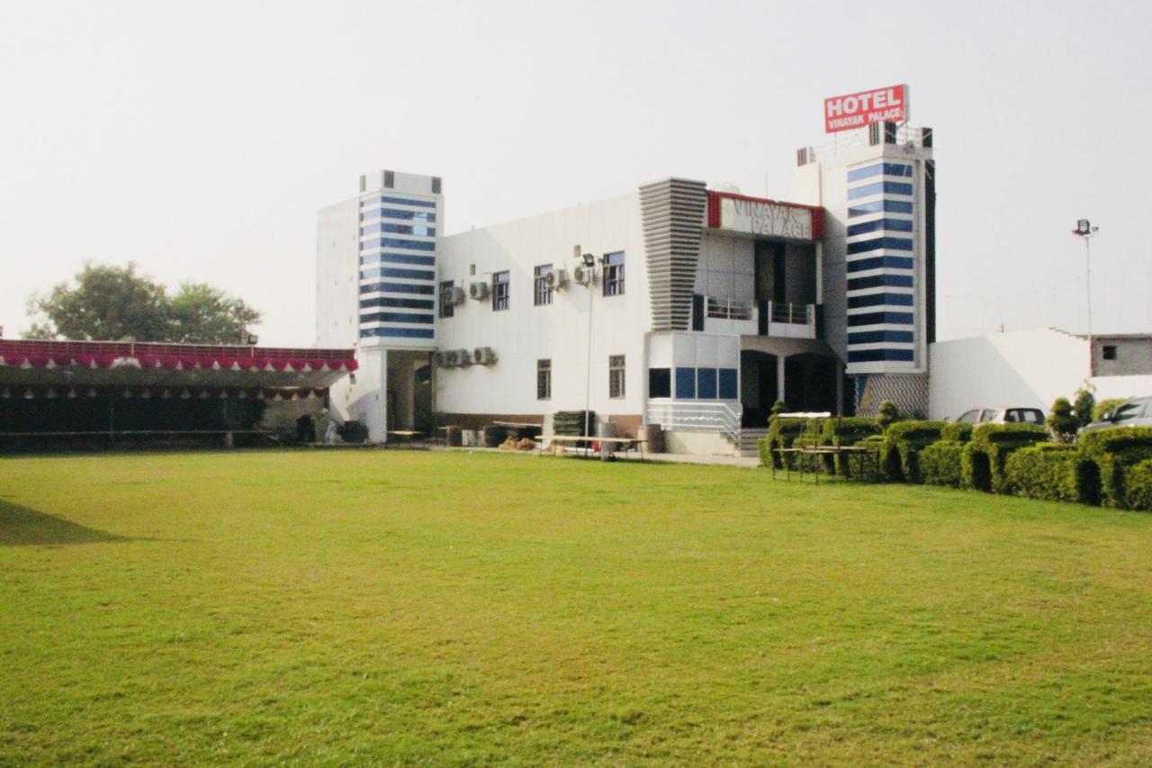Vinayak Palace 호텔 마투라 외부 사진